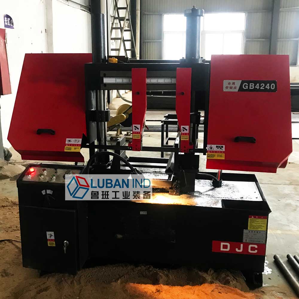 4240双柱带锯床锯切圆管